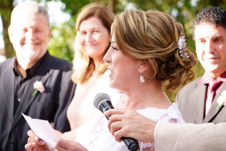 How to Write a Maid of Honor Speech that Wows the Crowd